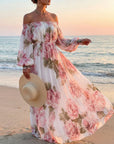 Witte maxi-jurk van chiffon met roze rozenprint en blote schouders