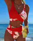 Bikini met contrasterend bloemenpatroon en split