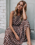 Anne - Polkadot Jurk met Tijdloze Print
