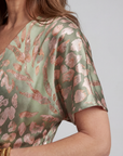 Coralie | Abstracte print Midi-jurk met V-hals en getailleerde taille