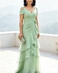 Marineblauwe maxi-jurk met open schouders, gelaagde chiffon en ruches