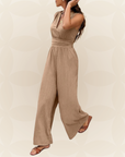 Marga | Effen jumpsuit met diepe V-hals en gerimpelde mouwen