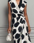Zwarte Vlek Print V-Hals Midi Jurk met Gecinchde Taille