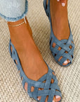 Cato | Platte sandalen met open teen en gevlochten stof
