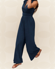 Marga | Effen jumpsuit met diepe V-hals en gerimpelde mouwen