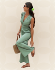 Marga | Effen jumpsuit met diepe V-hals en gerimpelde mouwen