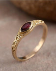 Vintage Gouden Ring met Rode Kristal