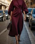 By Esmee - Tijdloos elegante jurk met lantaarnmouwen
