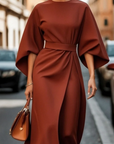 By Esmee - Tijdloos elegante jurk met lantaarnmouwen