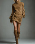 Manon - Losse minijurk van suede met hoge hals