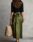Vera – Set van twee delen: zwarte blouse en olijfgroene midi-rok