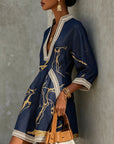 Cosette | Mini-jurk van Marineblauwe Haakkant met Gouden Patroon en V-hals