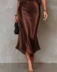 Bruine Chiffon Blouse En Satijnen Midi Jurk Tweedelige Set