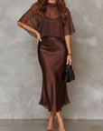 Bruine Chiffon Blouse En Satijnen Midi Jurk Tweedelige Set