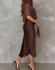 Bruine Chiffon Blouse En Satijnen Midi Jurk Tweedelige Set
