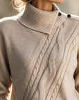 Janne - Pullover Coltrui met mooie details en knopen