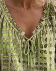 Lena | Blouse met stippenpatroon en vetersluiting