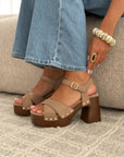 Sandalen Gaia — taupe, kruisbanden en gouden studs
