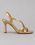 Elisabeth | Gouden sandalen: de charme van de zomer