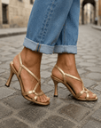 Elisabeth | Gouden sandalen: de charme van de zomer