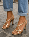 Elisabeth | Gouden sandalen: de charme van de zomer