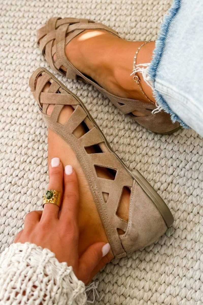 Cato | Platte sandalen met open teen en gevlochten stof