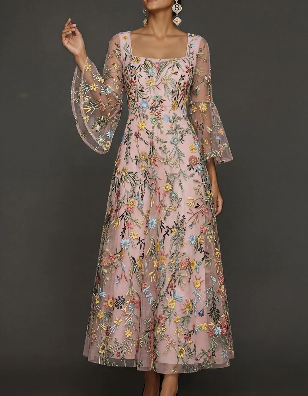 Chiffon maxi-jurk met kanten borduursel, vierkante hals en getailleerde taille