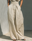 Marieta | Minimalistische set van mouwloze blouse en wijde broek