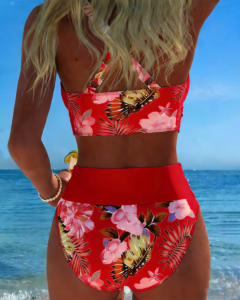 Bikini met contrasterend bloemenpatroon en split