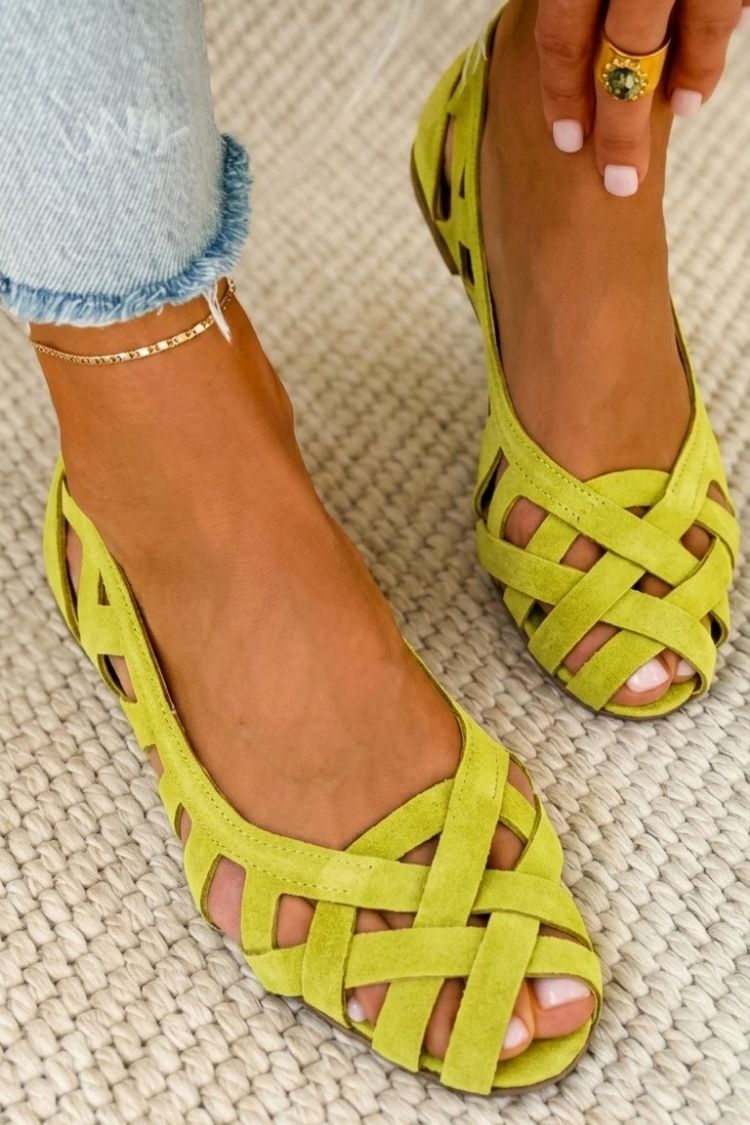 Cato | Platte sandalen met open teen en gevlochten stof