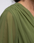 Elysia | Midi jurk met draping, V-hals en tailleband