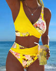 Bikini met contrasterend bloemenpatroon en split