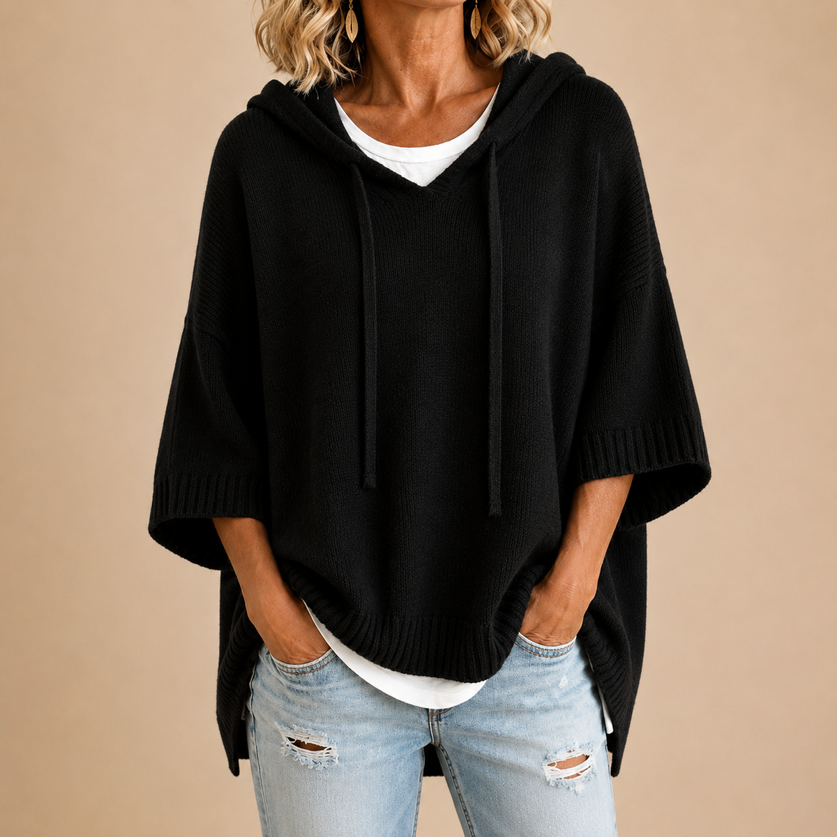Elisa | Gebreide poncho met capuchon en driekwart mouwen