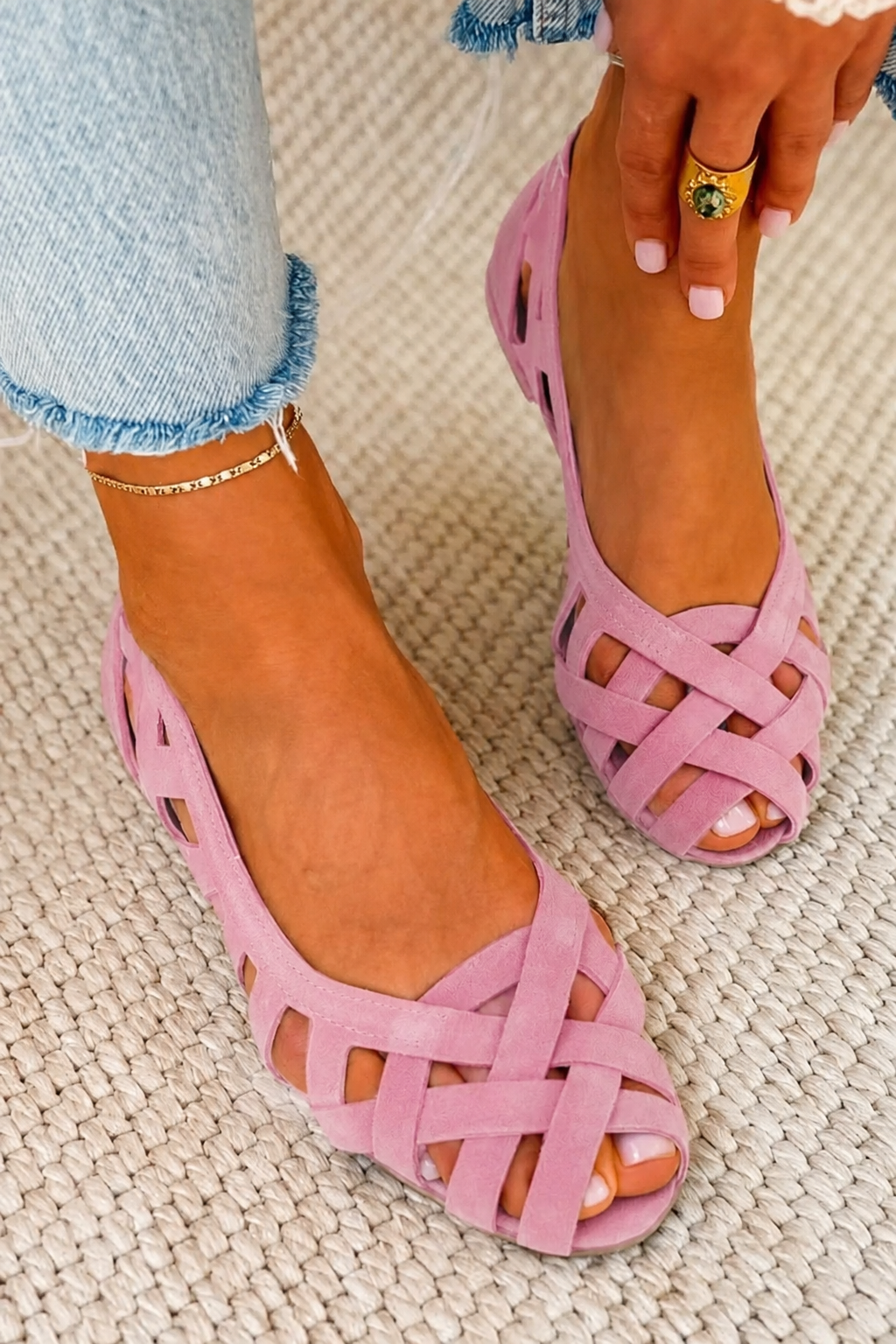 Cato | Platte sandalen met open teen en gevlochten stof