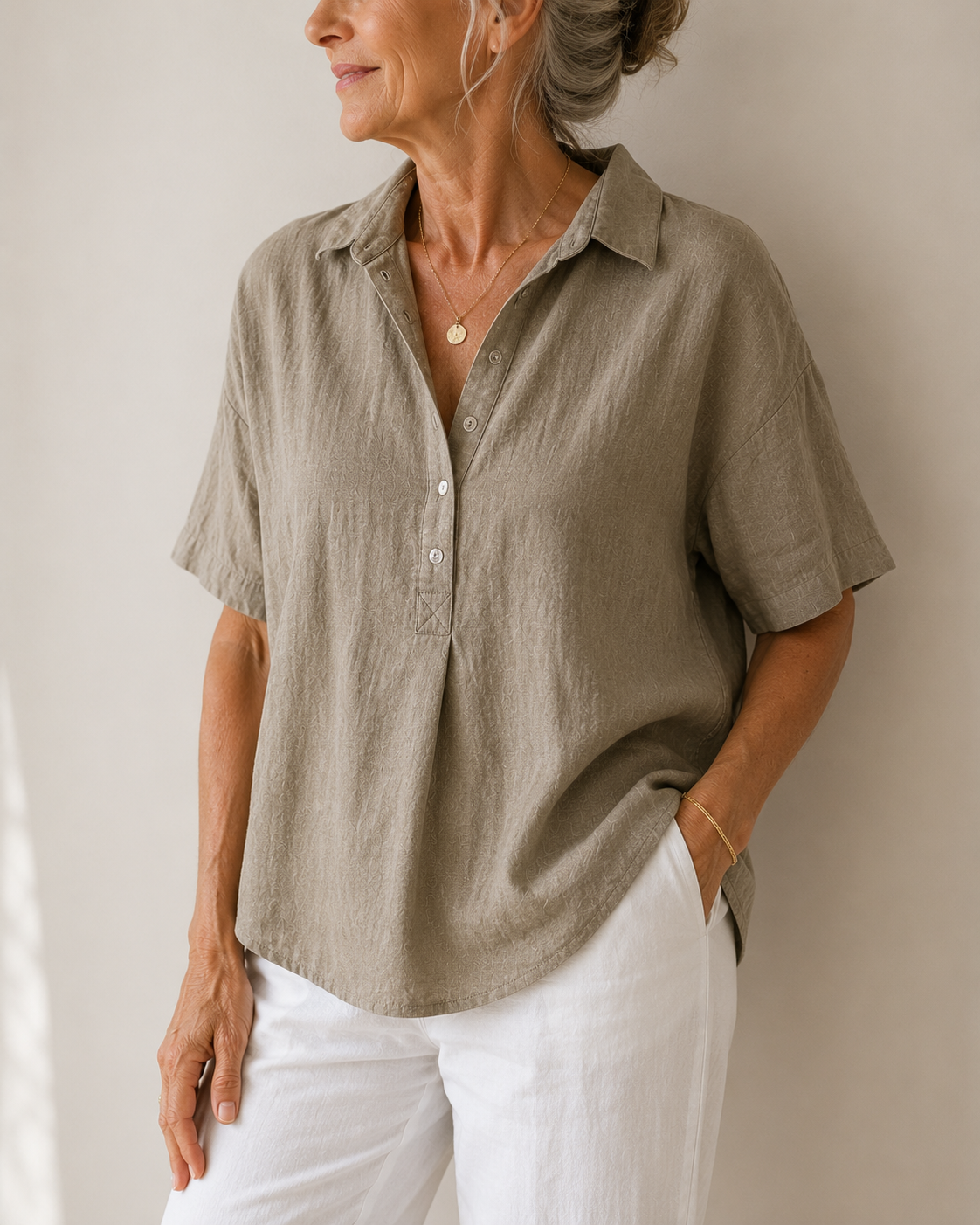 Sonja - Blusa con cuello y detalle de botón