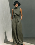 Marieta | Minimalistische set van mouwloze blouse en wijde broek