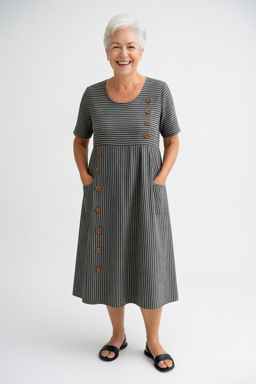 Linéora™ — Vloeiende gestreepte jurk met zomerse charme