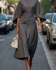 By Esmee - Tijdloos elegante jurk met lantaarnmouwen