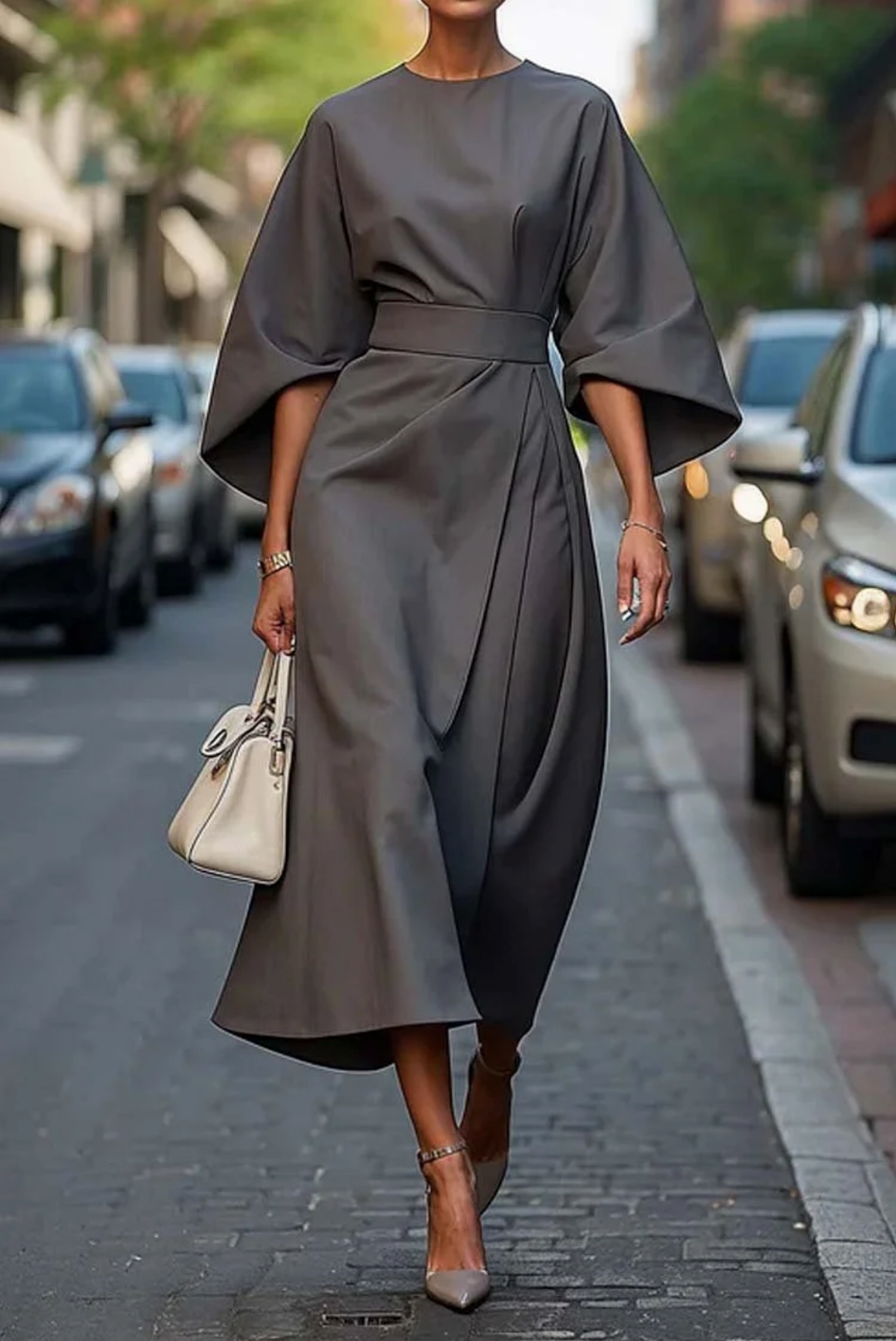 By Esmee - Tijdloos elegante jurk met lantaarnmouwen