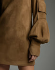 Manon - Losse minijurk van suede met hoge hals