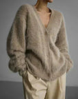 Josiane | Pluizige kasjmier cardigan met v-hals