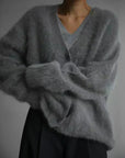 Josiane | Pluizige kasjmier cardigan met v-hals