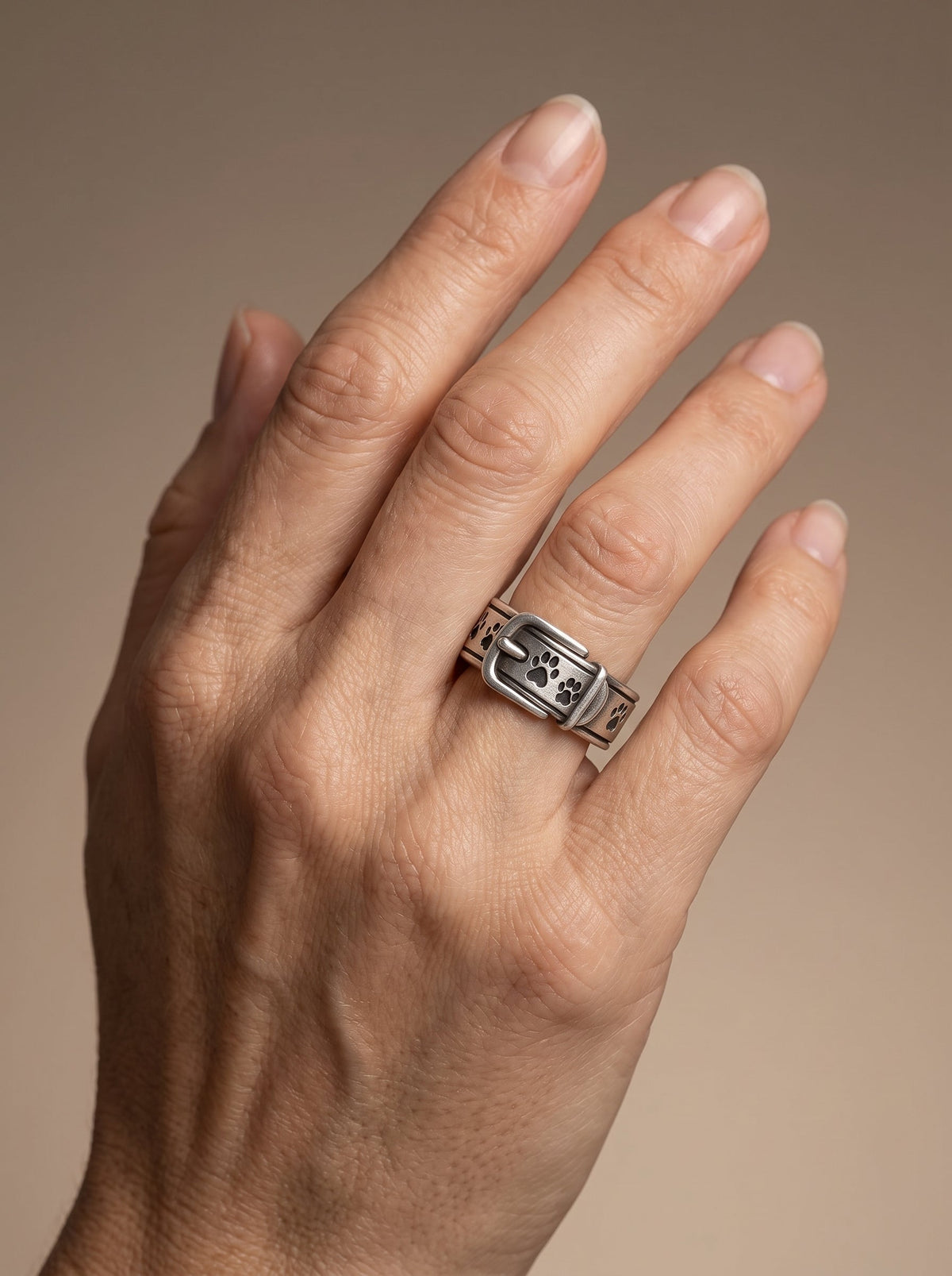 Marilena | Zilvergrijze hondenpoot ring