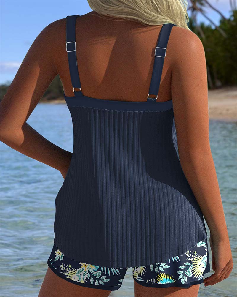 By Esmee® | Gestreepte Tankini met Twee Delige Strandshort