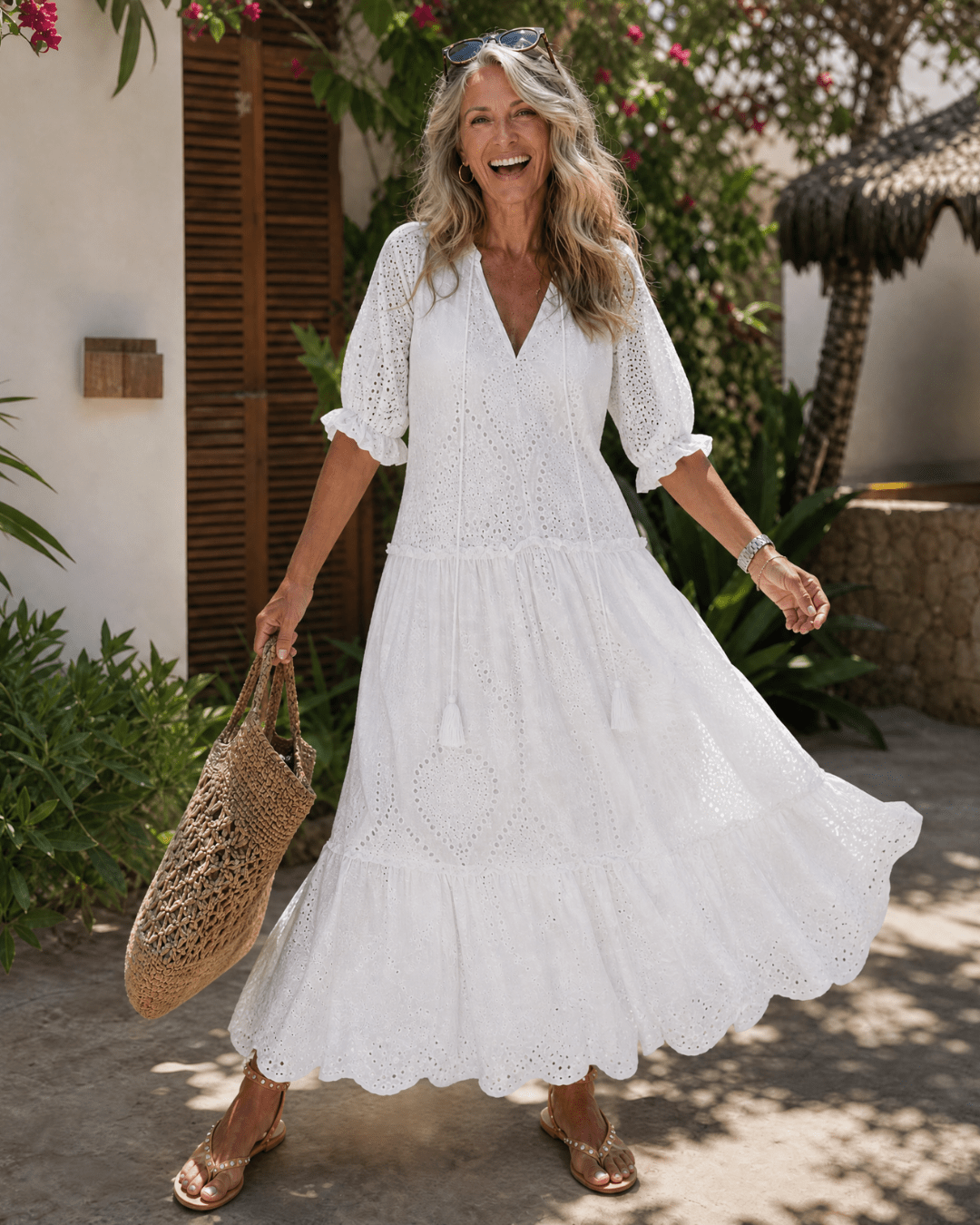 Elkaline | Eyelet Lace Tiered V-hals Midi-jurk