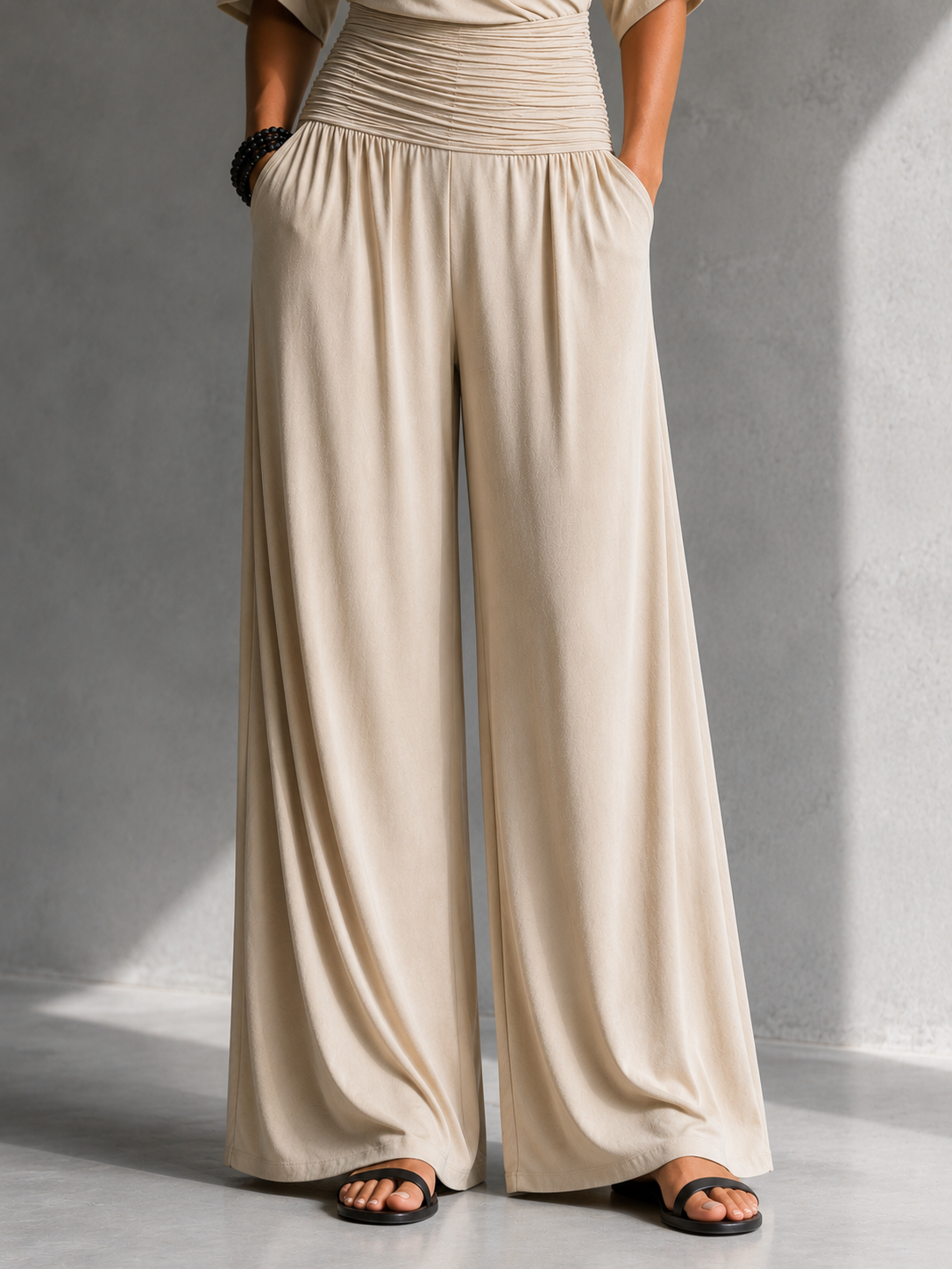 Feline | Elegante beige overslag jumpsuit