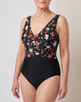 Abby | Flatterend badpak met bloemenprint