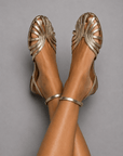 Victoria | Gouden sandalen versierd met juweeldetails
