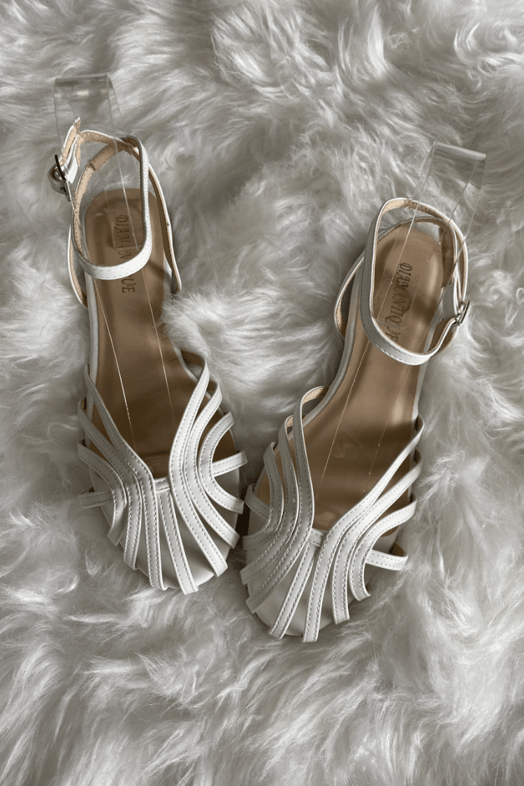 Victoria | Gouden sandalen versierd met juweeldetails