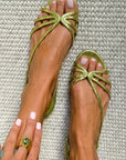 Marta | Gouden sandalen: de zomerse elegantie